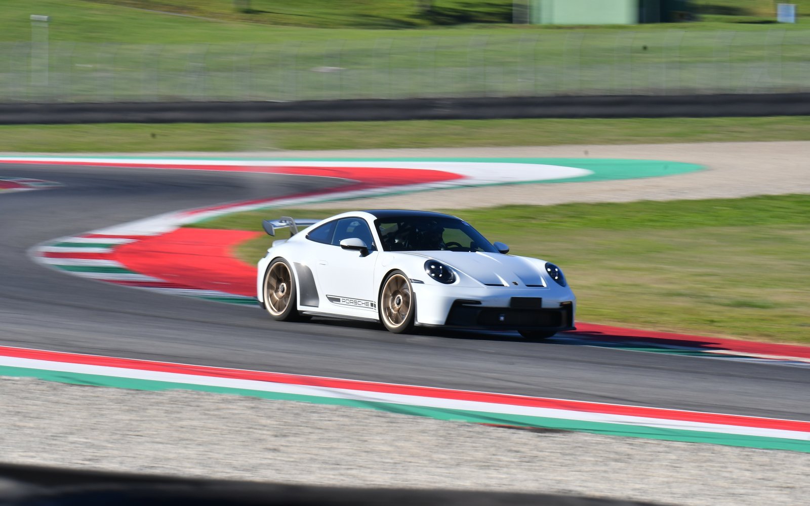 IN PISTA CON LA TUA AUTO